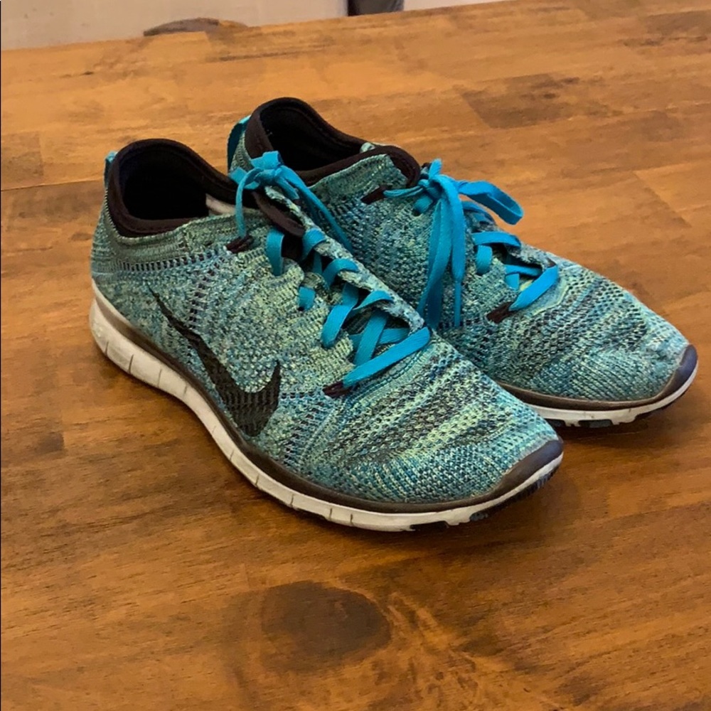 NIKE FLYKNIT